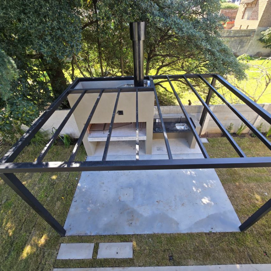 Casa ID.108 - Alquiler casa en Punta Gorda, 3 dormitorios, 2 baños, toilette, cochera y parrillero.