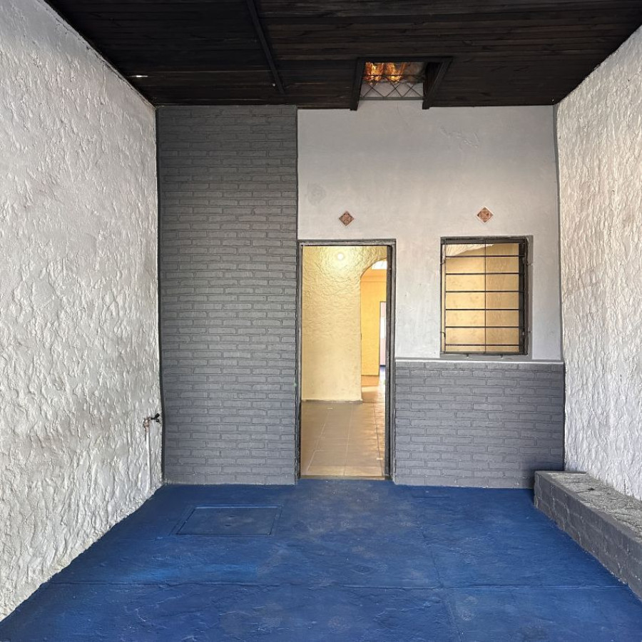 Casa ID.265 - Alquiler casa, 1 dormitorio, Pérez Castellanos, con garaje.