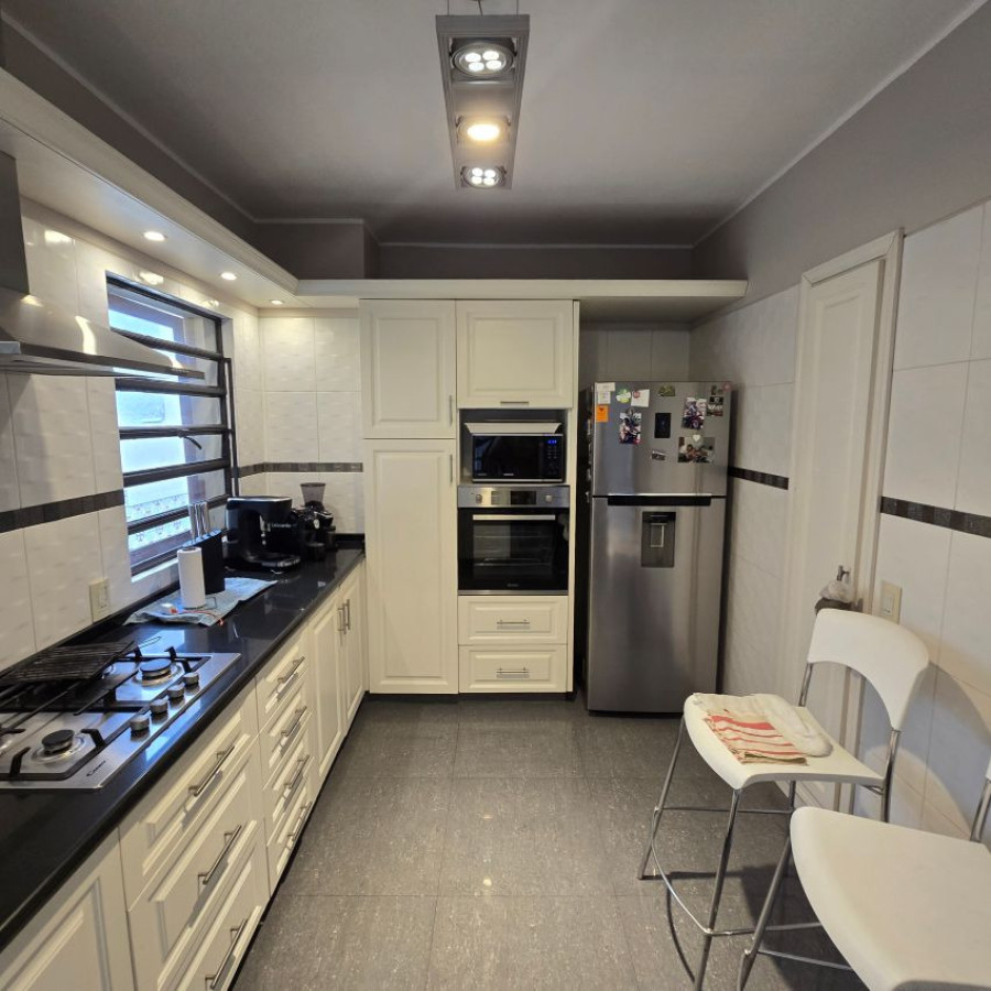 Casa ID.173 - Alquiler casa en Punta Carretas 3 a 4 dormitorios, 4 baños, garaje y barbacoa.