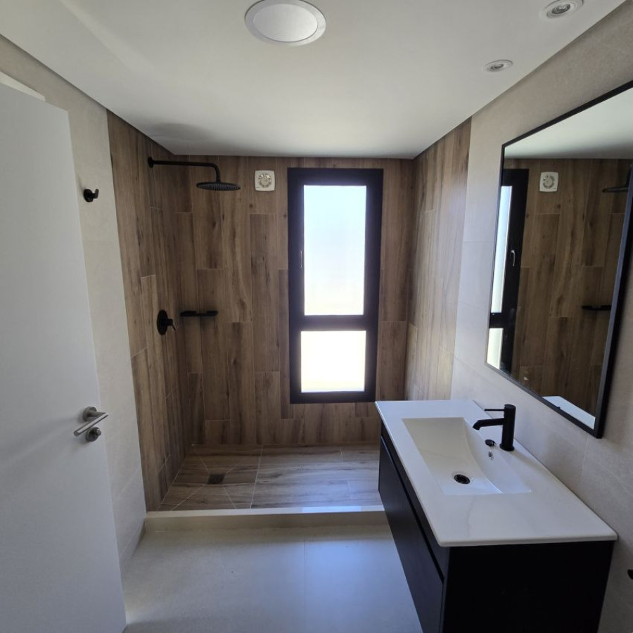 Casa ID.108 - Alquiler casa en Punta Gorda, 3 dormitorios, 2 baños, toilette, cochera y parrillero.