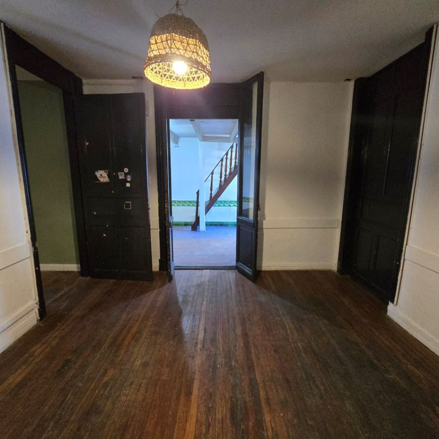 Casa ID.260 - Alquiler casa planta alta 5 dormitorios o más, 2 baños, azotea de uso exclusivo, Centro.