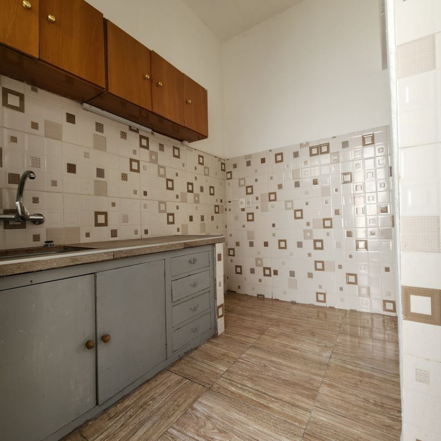 Casa ID.180 - Alquiler Casa con cochera y patio, 1 dormitorio Cerrito de la Victoria.