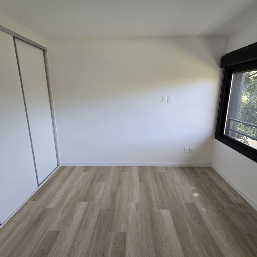 Casa ID.108 - Alquiler casa en Punta Gorda, 3 dormitorios, 2 baños, toilette, cochera y parrillero.