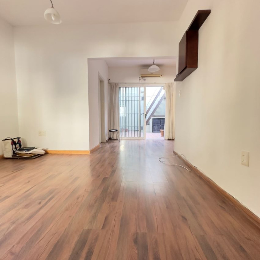 Casa ID.7 - Venta Casa En Buceo 2 Dormitorios Con Patio, Azotea Y Parrillero.