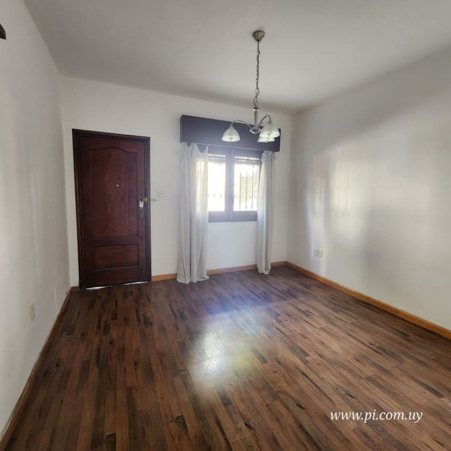 Casa ID.7 - Venta Casa En Buceo 2 Dormitorios Con Patio, Azotea Y Parrillero.