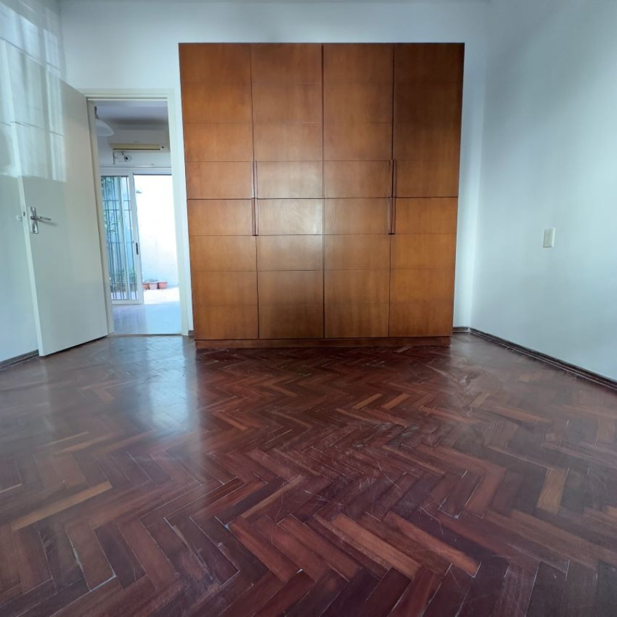 Casa ID.7 - Venta Casa En Buceo 2 Dormitorios Con Patio, Azotea Y Parrillero.