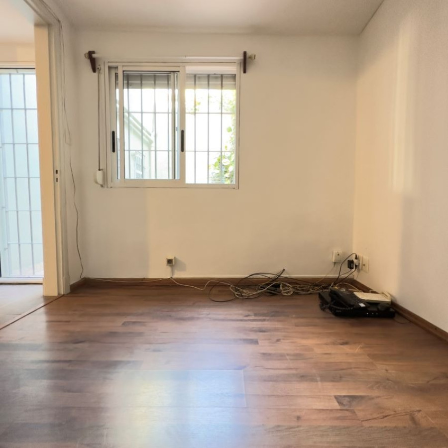 Casa ID.7 - Venta Casa En Buceo 2 Dormitorios Con Patio, Azotea Y Parrillero.