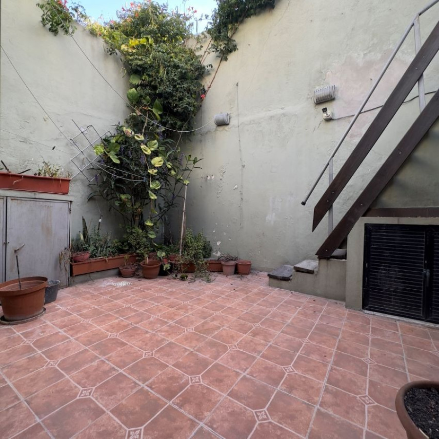 Casa ID.7 - Venta Casa En Buceo 2 Dormitorios Con Patio, Azotea Y Parrillero.