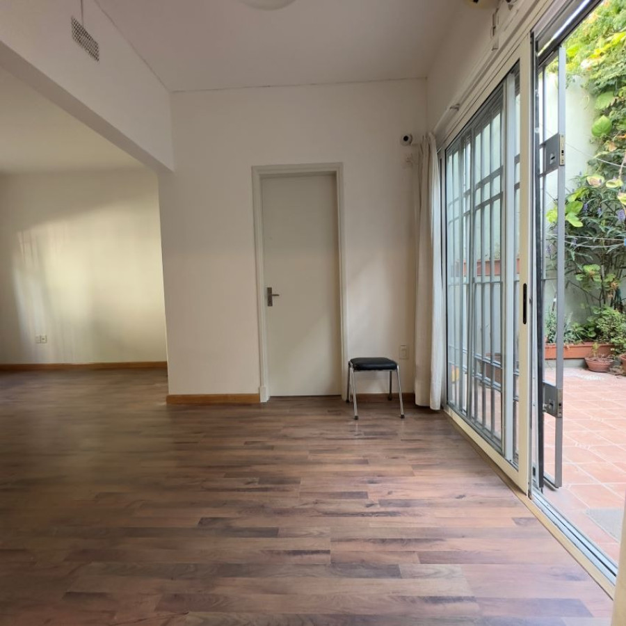 Casa ID.7 - Venta Casa En Buceo 2 Dormitorios Con Patio, Azotea Y Parrillero.