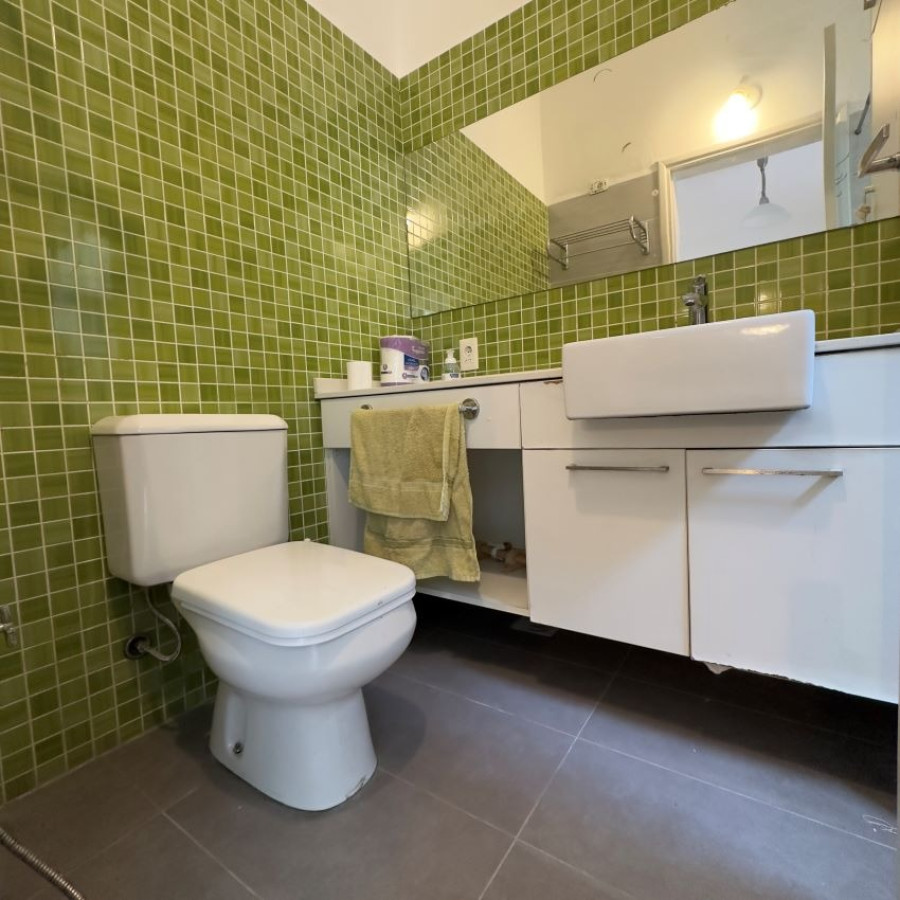 Casa ID.7 - Venta Casa En Buceo 2 Dormitorios Con Patio, Azotea Y Parrillero.