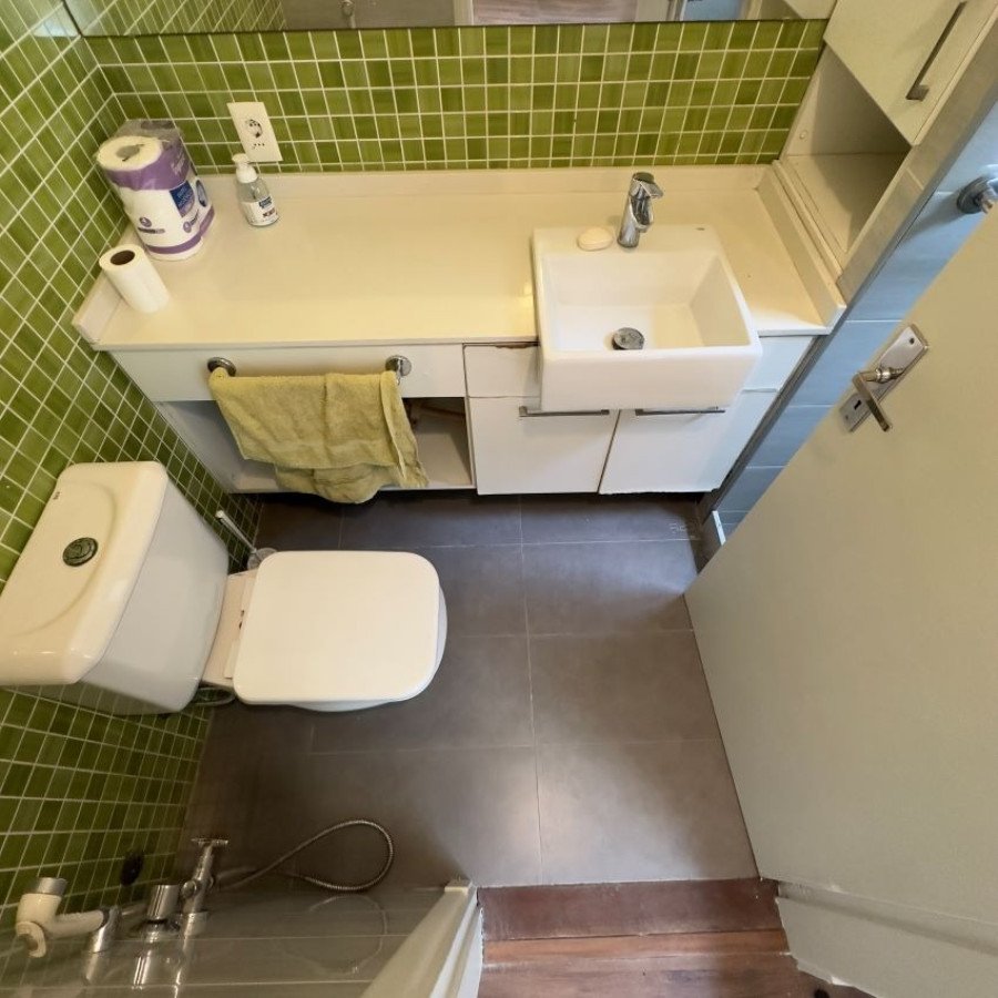 Casa ID.7 - Venta Casa En Buceo 2 Dormitorios Con Patio, Azotea Y Parrillero.
