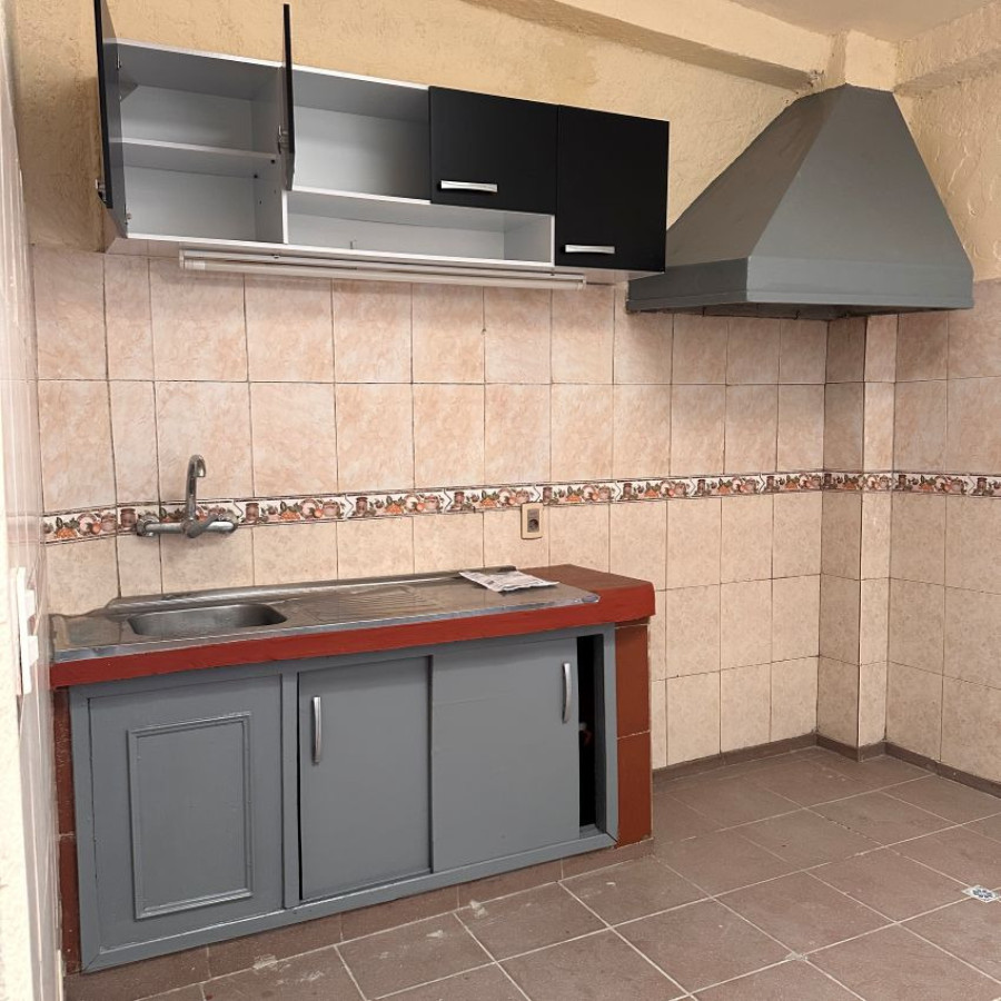Casa ID.265 - Alquiler casa, 1 dormitorio, Pérez Castellanos, con garaje.