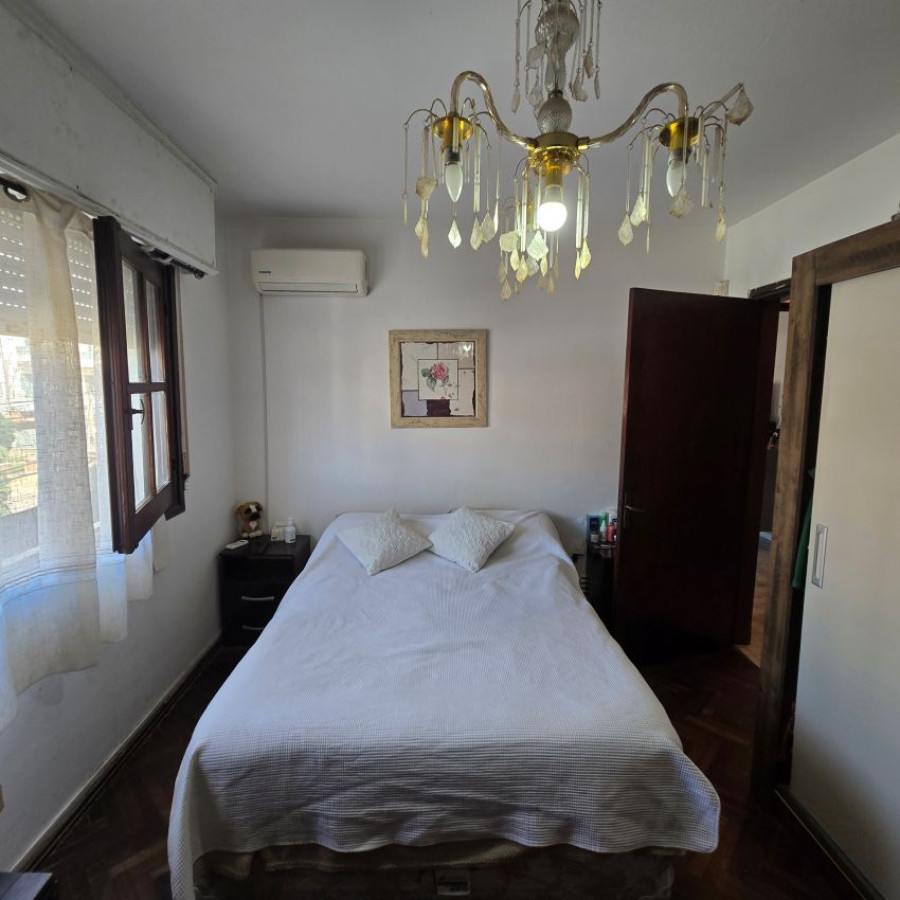 Casa ID.181 - Venta casa Malvin 2 dormitorios con barbacoa y garaje.