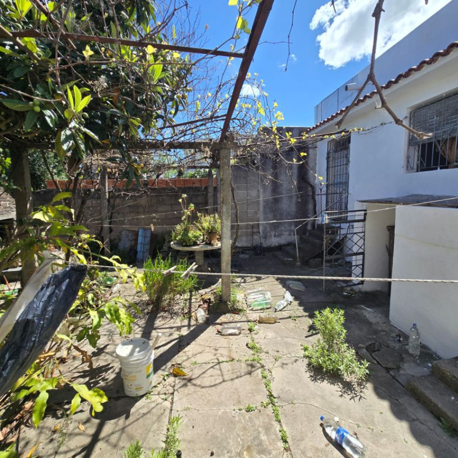 Casa ID.254 - Venta casa, 2 dormitorios,  garaje y fondo, Paso de las Duranas.