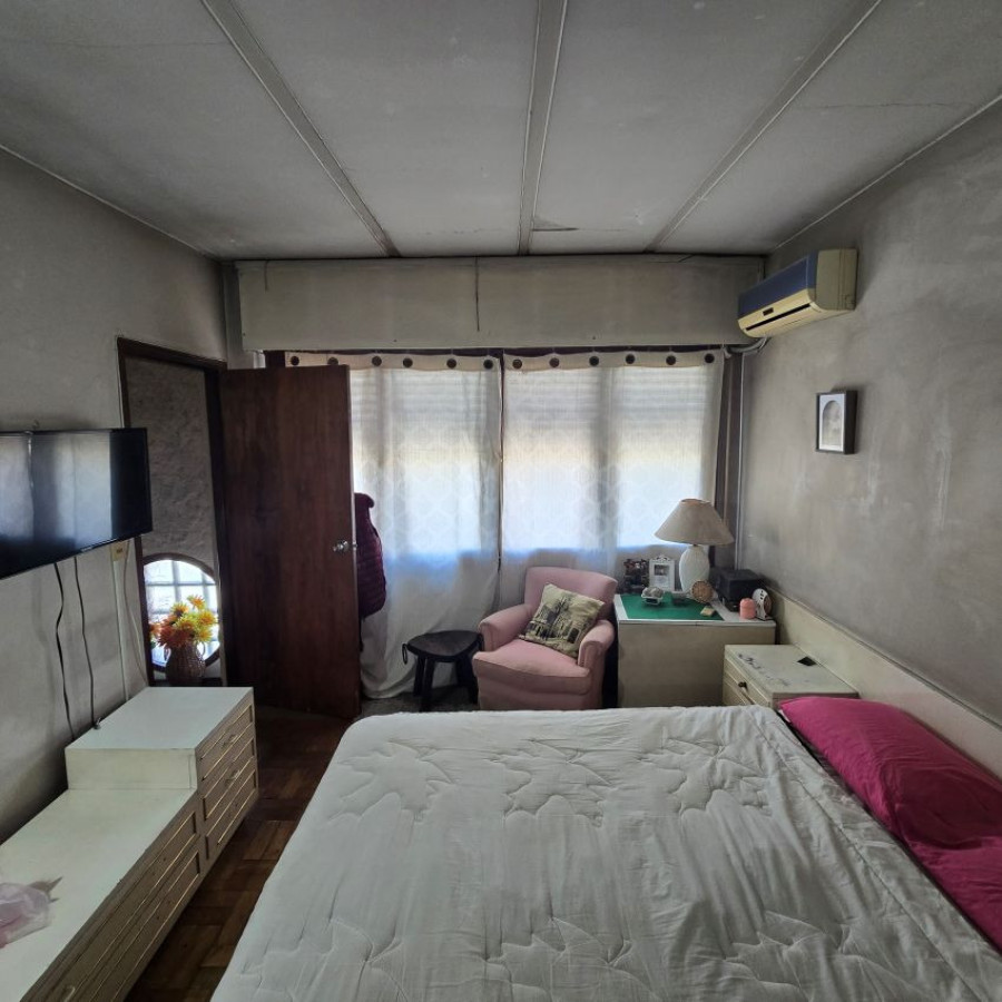 Casa ID.163 - Venta casa Parque Batlle a reciclar 3 dormitorios, 3 baños, fondo, garaje.