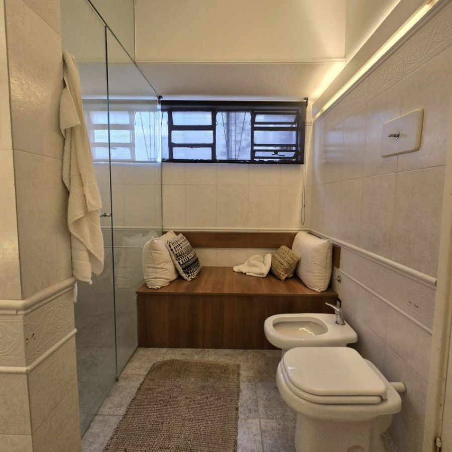 Casa ID.173 - Alquiler casa en Punta Carretas 3 a 4 dormitorios, 4 baños, garaje y barbacoa.