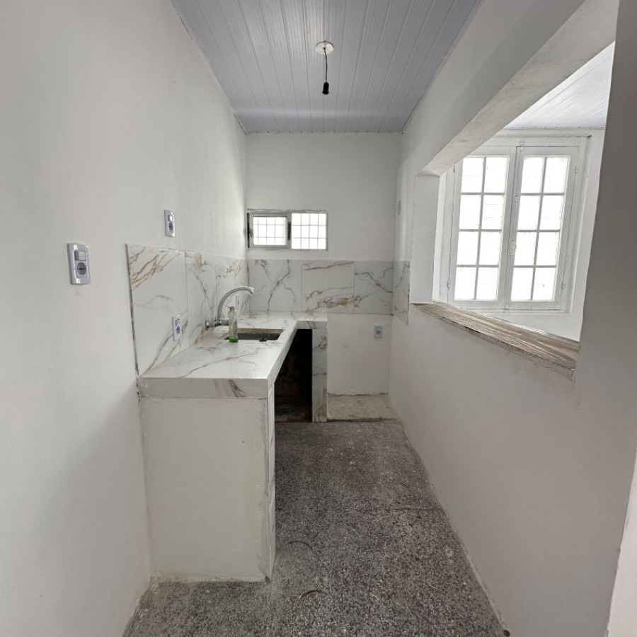 Casa ID.64 - Alquiler Casa Cerro 3 dormitorios con patio y cochera.