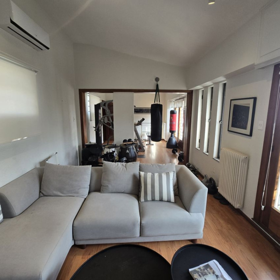 Casa ID.173 - Alquiler casa en Punta Carretas 3 a 4 dormitorios, 4 baños, garaje y barbacoa.