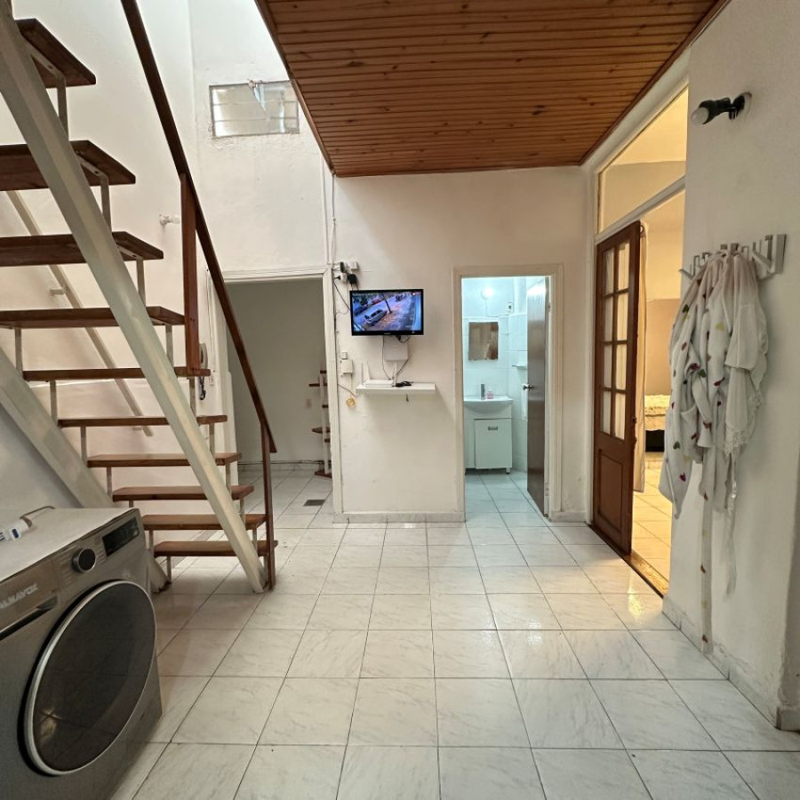 Casa ID.72 - Venta Casa en Tres Cruces 3 dormitorios con acceso a azotea y Renta