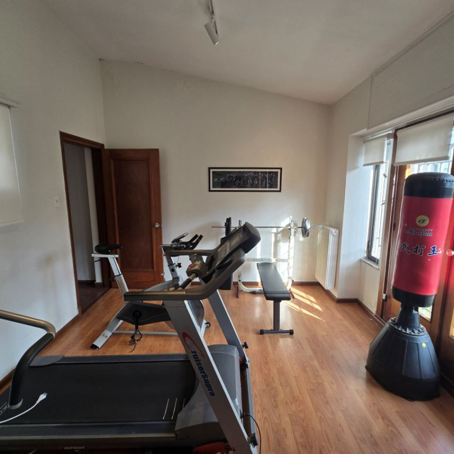 Casa ID.173 - Alquiler casa en Punta Carretas 3 a 4 dormitorios, 4 baños, garaje y barbacoa.