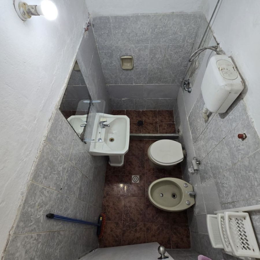 Casa ID.134 - Alquiler casa en Perez Castellano 2 dormitorios y azotea de uso exclusivo.