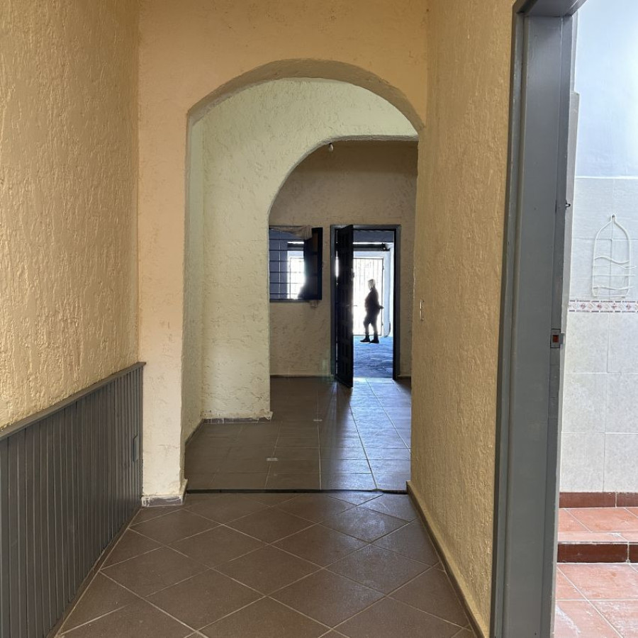 Casa ID.265 - Alquiler casa, 1 dormitorio, Pérez Castellanos, con garaje.