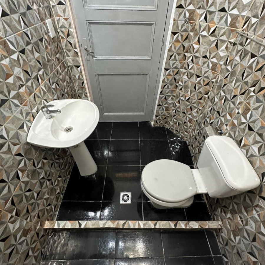 Casa ID.180 - Alquiler Casa con cochera y patio, 1 dormitorio Cerrito de la Victoria.