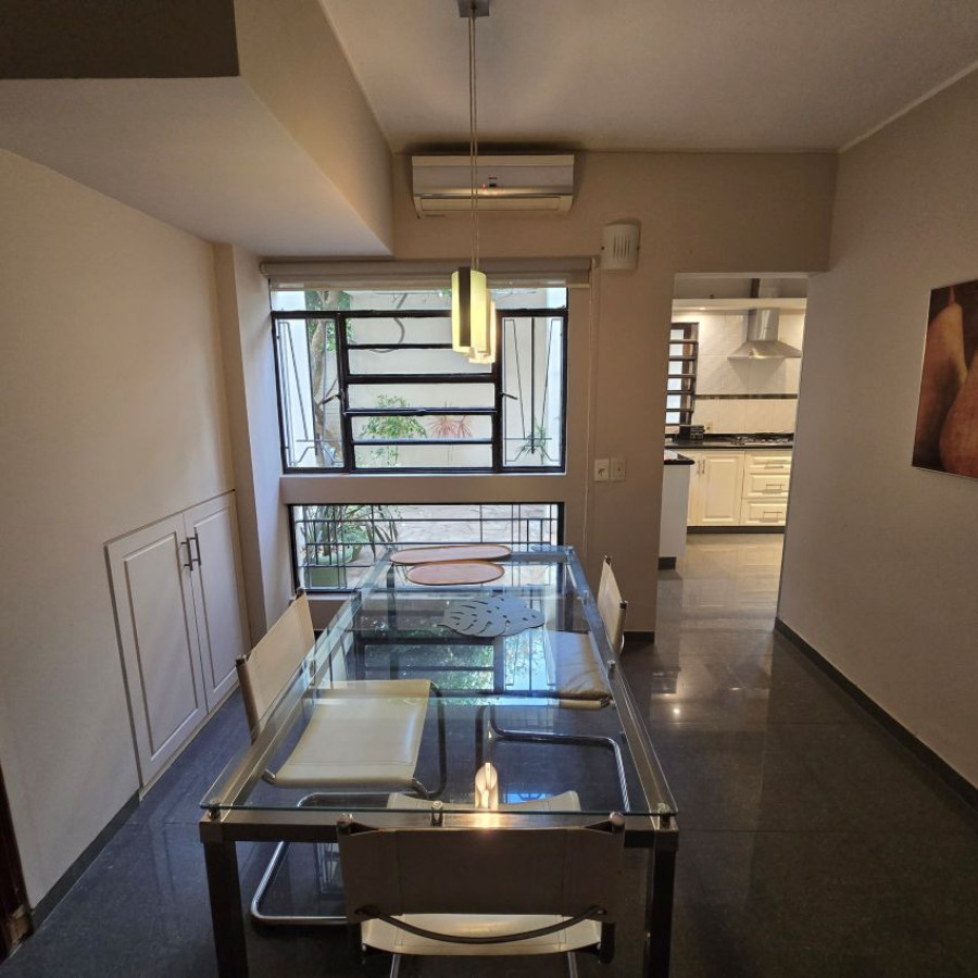 Casa ID.173 - Alquiler casa en Punta Carretas 3 a 4 dormitorios, 4 baños, garaje y barbacoa.