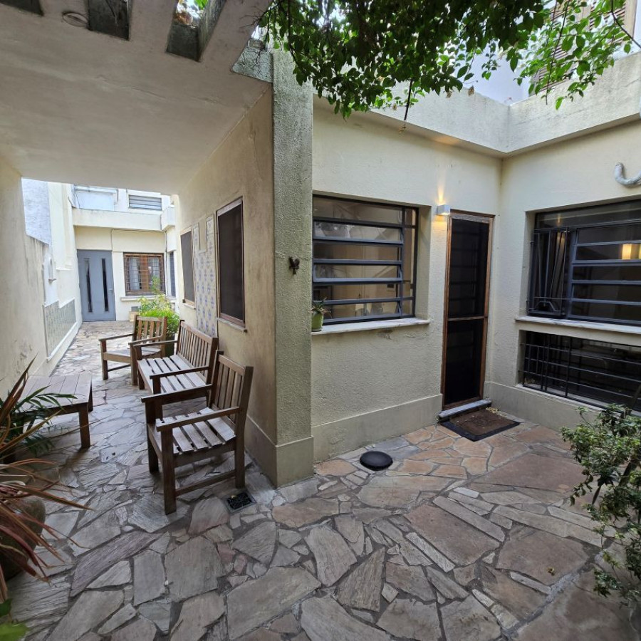 Casa ID.173 - Alquiler casa en Punta Carretas 3 a 4 dormitorios, 4 baños, garaje y barbacoa.