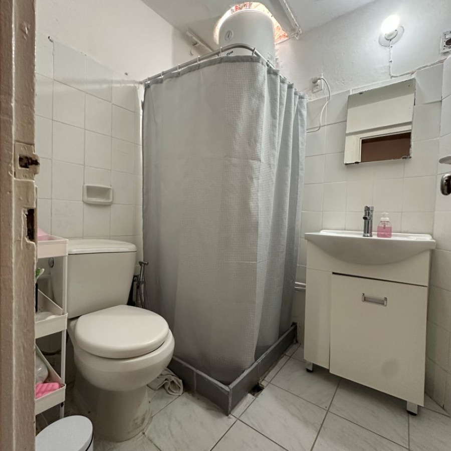 Casa ID.72 - Venta Casa en Tres Cruces 3 dormitorios con acceso a azotea y Renta