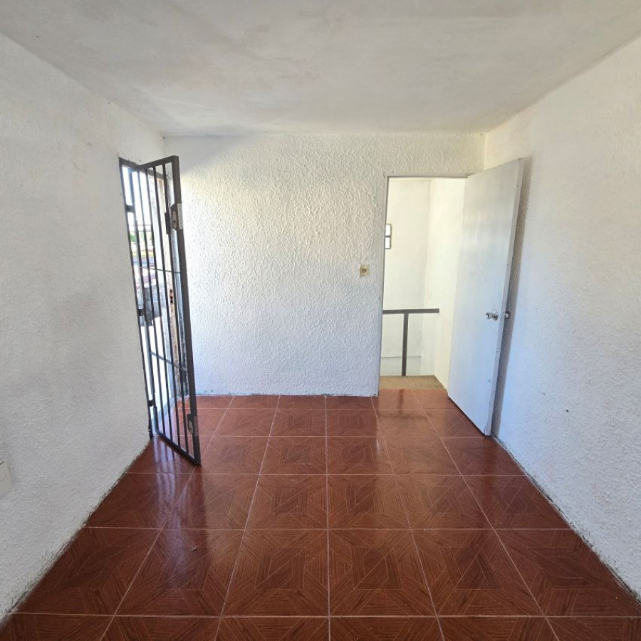 Casa ID.134 - Alquiler casa en Perez Castellano 2 dormitorios y azotea de uso exclusivo.