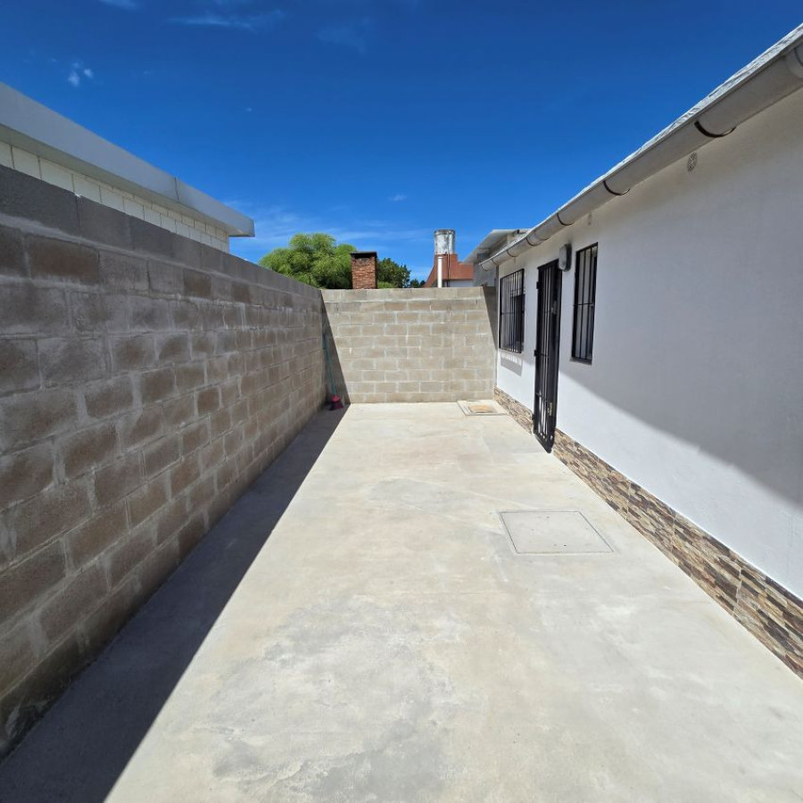 Casa ID.165 - Alquiler casa Paso Carrasco Ciudad de la Costa Canelones 3 dormitorios, cochera y patio.