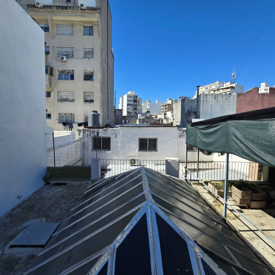 Casa ID.260 - Alquiler casa planta alta 5 dormitorios o más, 2 baños, azotea de uso exclusivo, Centro.