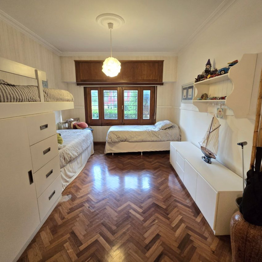 Casa ID.173 - Alquiler casa en Punta Carretas 3 a 4 dormitorios, 4 baños, garaje y barbacoa.