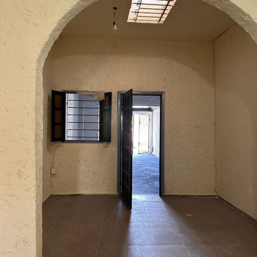 Casa ID.265 - Alquiler casa, 1 dormitorio, Pérez Castellanos, con garaje.