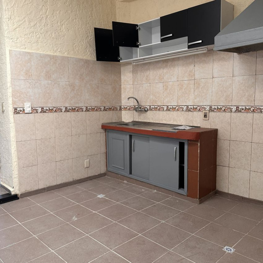 Casa ID.265 - Alquiler casa, 1 dormitorio, Pérez Castellanos, con garaje.