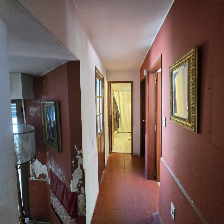 Casa ID.163 - Venta casa Parque Batlle a reciclar 3 dormitorios, 3 baños, fondo, garaje.