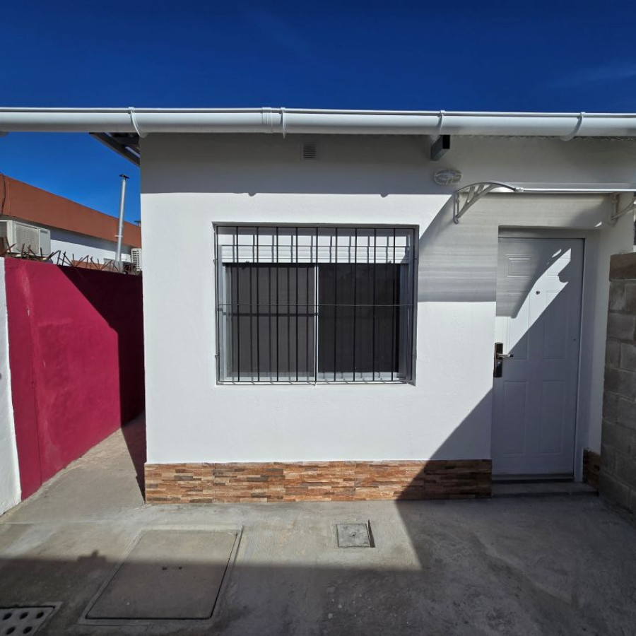 Casa ID.213 - Alquiler casa 1 dormitorio, cochera con patio a estrenar, Ciudad de la Costa, Canelones.