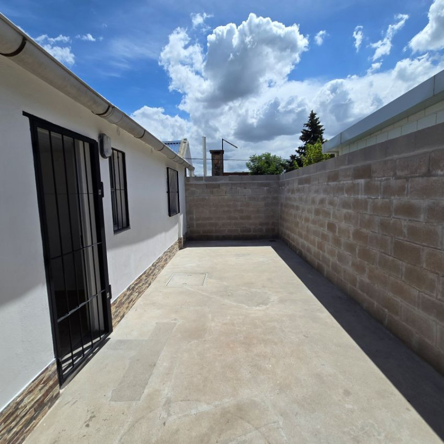 Casa ID.165 - Alquiler casa Paso Carrasco Ciudad de la Costa Canelones 3 dormitorios, cochera y patio.