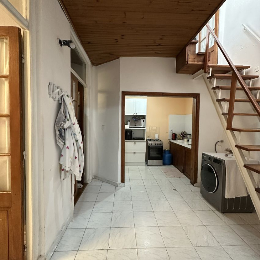 Casa ID.72 - Venta Casa en Tres Cruces 3 dormitorios con acceso a azotea y Renta