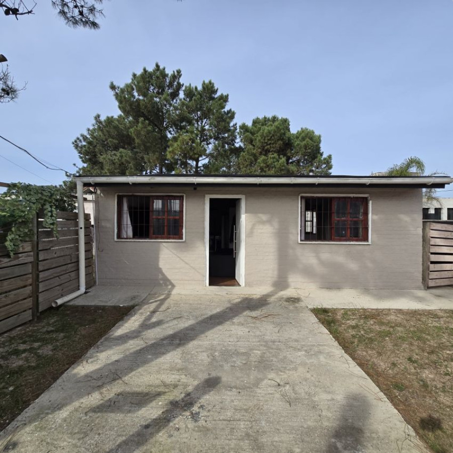 Casa ID.205 - Venta casa, 2 dormitorios, gran terreno, con renta, financiado parcialmente, El Pinar, Ciudad de la Costa