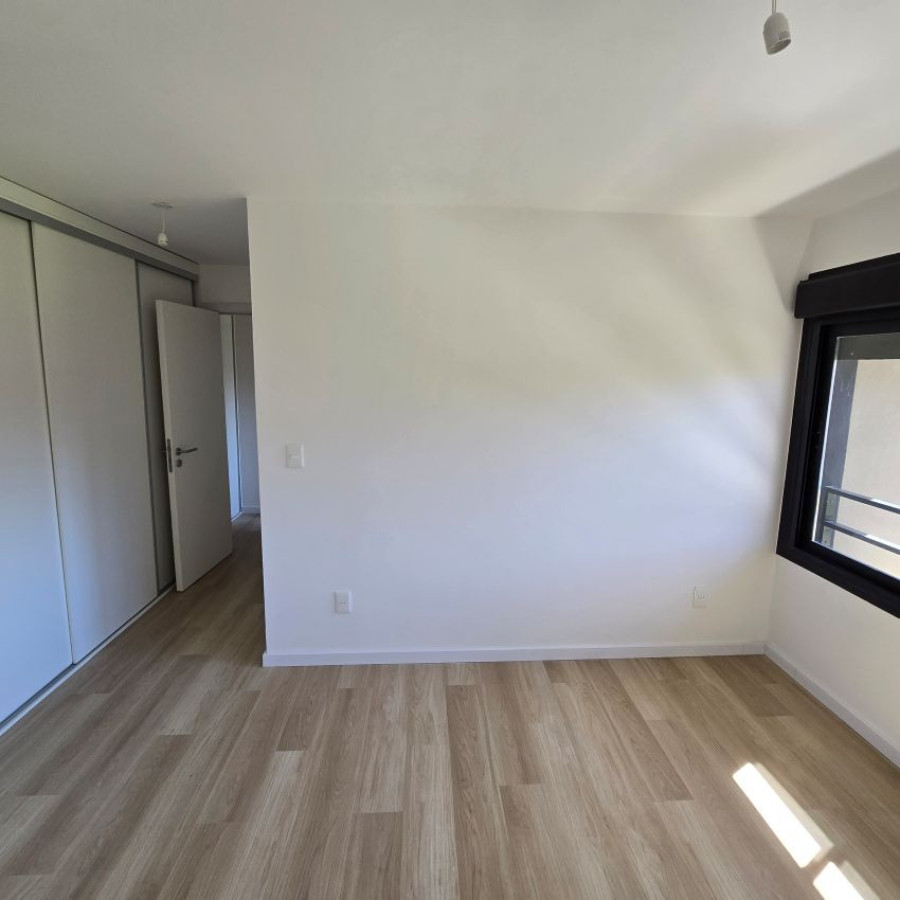 Casa ID.108 - Alquiler casa en Punta Gorda, 3 dormitorios, 2 baños, toilette, cochera y parrillero.