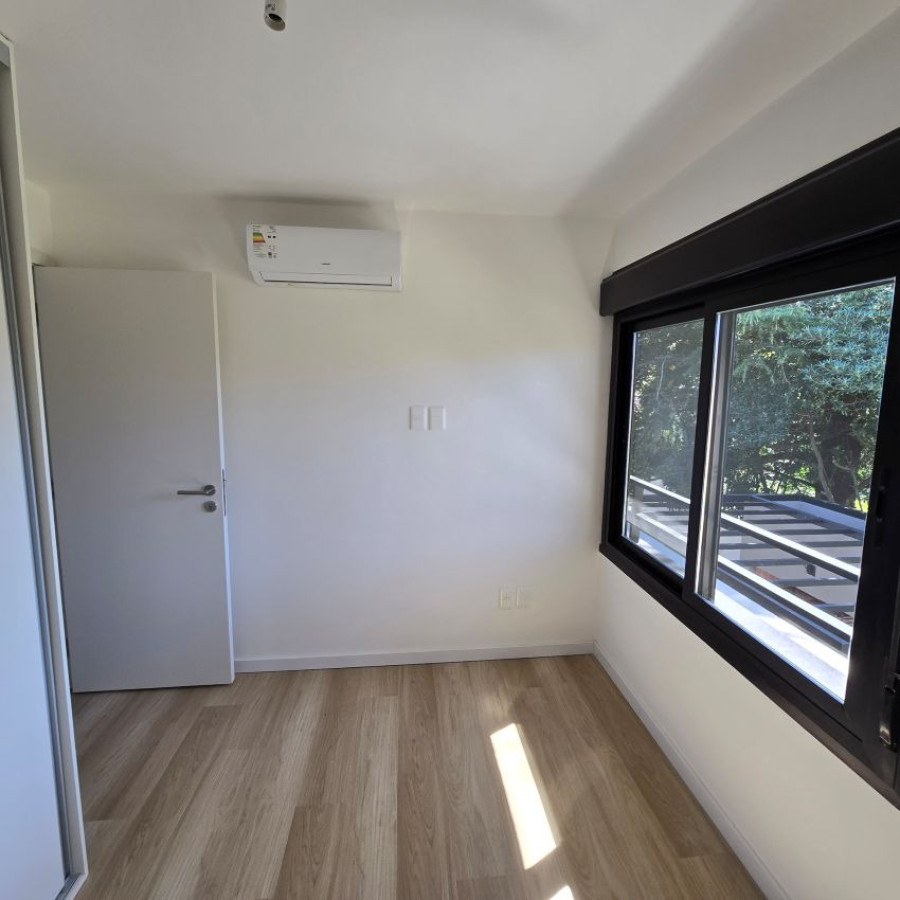 Casa ID.108 - Alquiler casa en Punta Gorda, 3 dormitorios, 2 baños, toilette, cochera y parrillero.