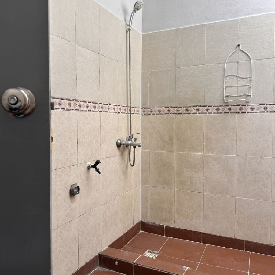 Casa ID.265 - Alquiler casa, 1 dormitorio, Pérez Castellanos, con garaje.