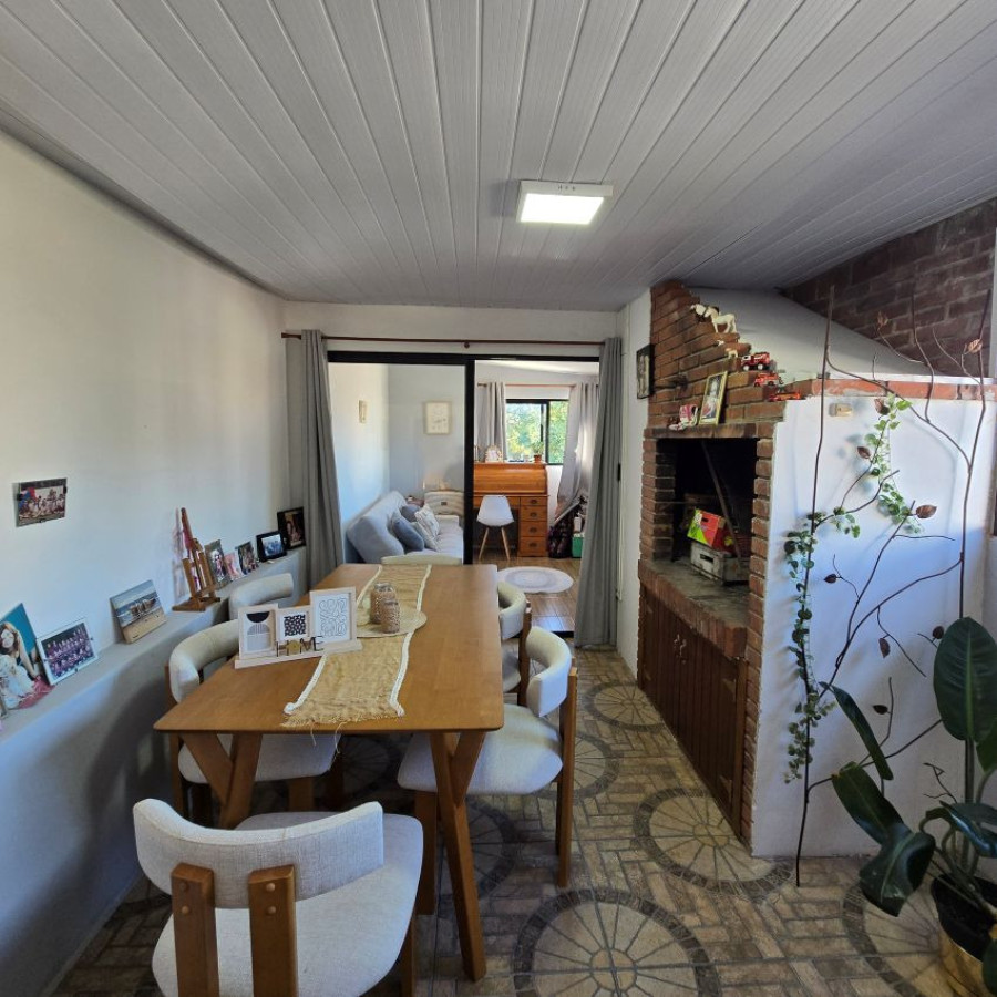 Casa ID.181 - Venta casa Malvin 2 dormitorios con barbacoa y garaje.