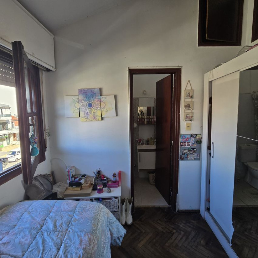 Casa ID.181 - Venta casa Malvin 2 dormitorios con barbacoa y garaje.