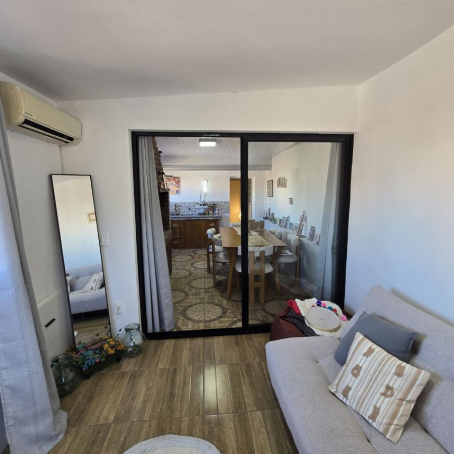 Casa ID.181 - Venta casa Malvin 2 dormitorios con barbacoa y garaje.