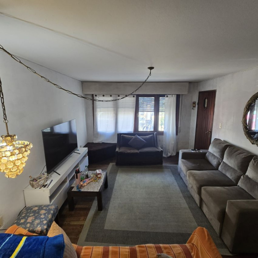 Casa ID.163 - Venta casa Parque Batlle a reciclar 3 dormitorios, 3 baños, fondo, garaje.