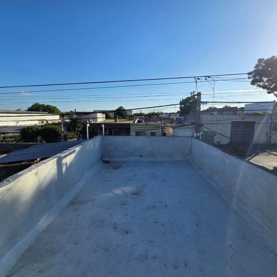 Casa ID.134 - Alquiler casa en Perez Castellano 2 dormitorios y azotea de uso exclusivo.