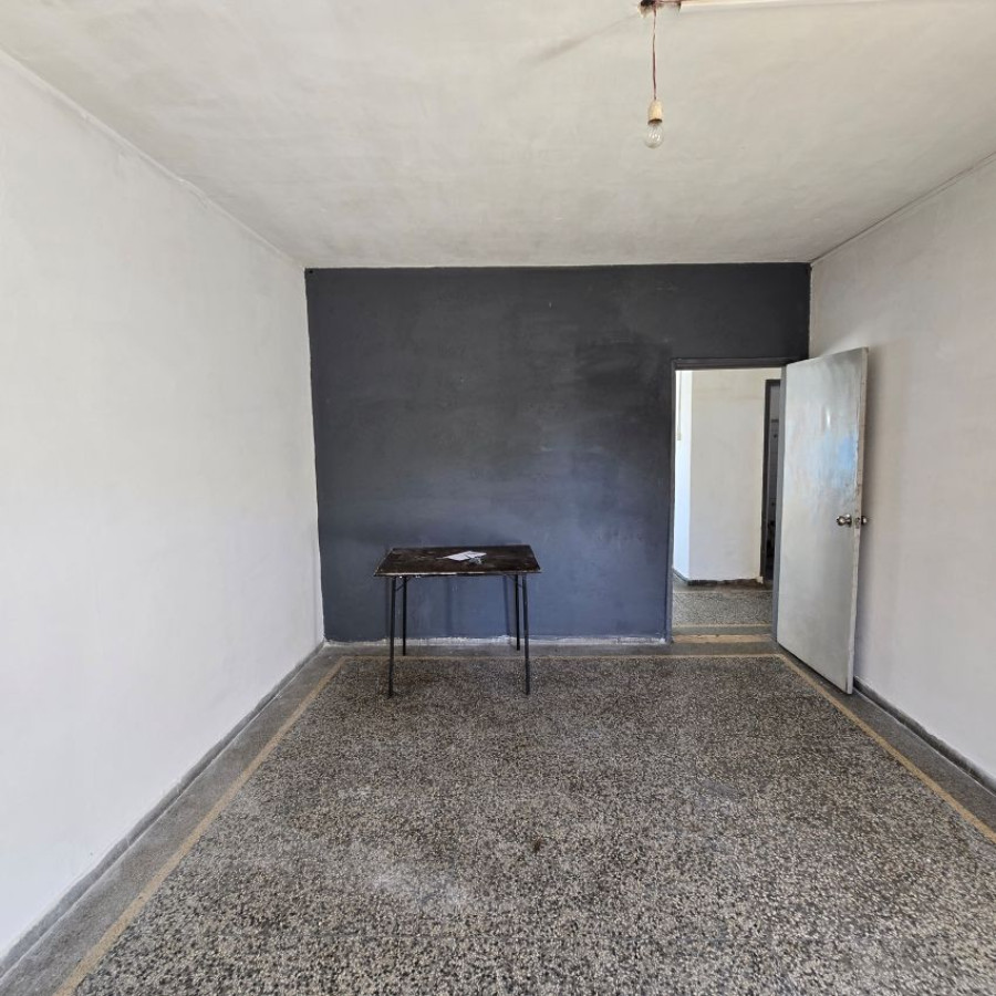 Casa ID.76 - Alquiler casa en Las Piedras 2 dormitorios y cochera.